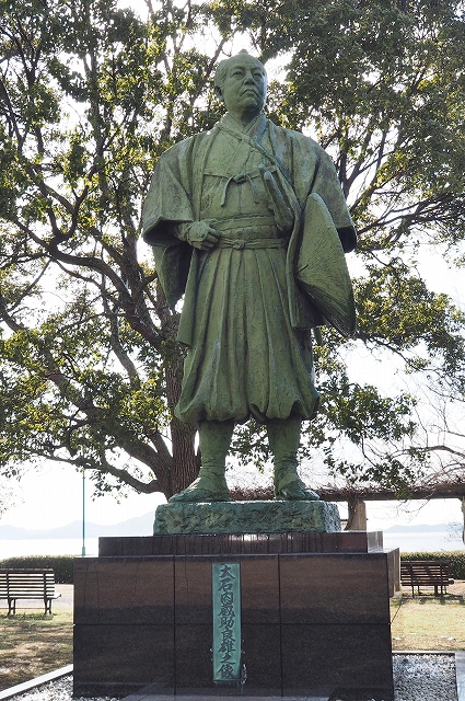 東御崎展望台広場　大石内蔵助銅像
