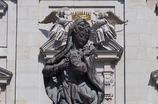 ドーム広場のマリア像