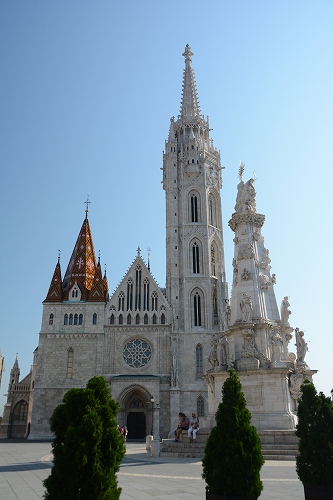 マーチャーシュ教会と三位一体の像