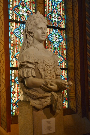 エリザベートの像