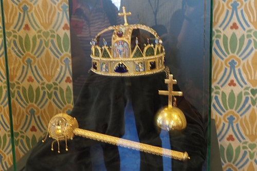 マーチャーシュ教会　王冠のレプリカ
