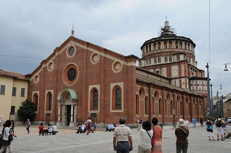 教会とクーポラ