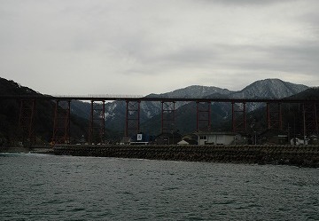 海からの余部鉄橋