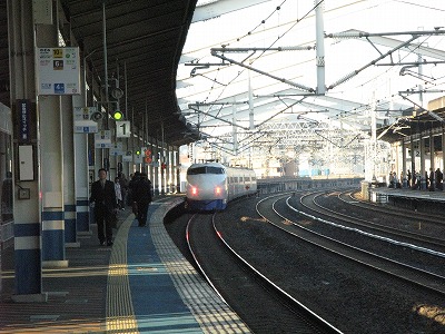 博多駅へ向かう０系新幹線