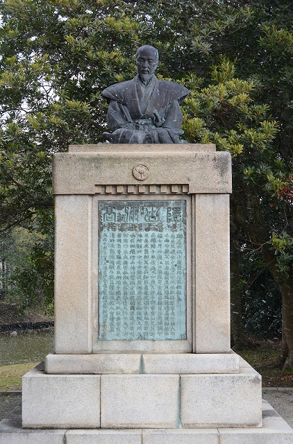 山鹿素行銅像