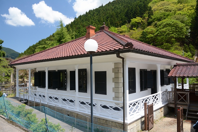 旧神子畑鉱山事務舎(ムーセ旧居) 外観