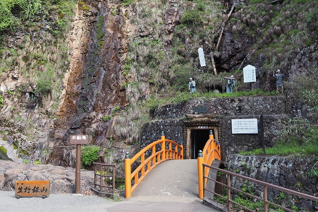 生野銀山 坑道出口