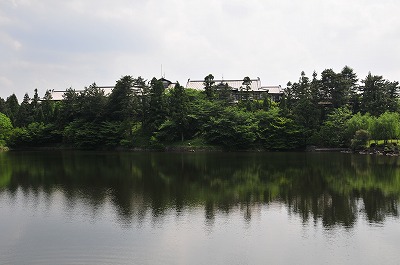 奈良ホテルと荒池