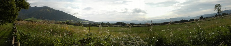 キャンプサイトから見える蒜山高原の景色