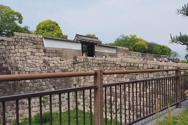 大阪城　桜門と内濠