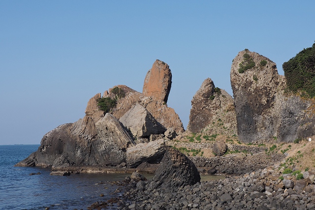 湊の立神岩