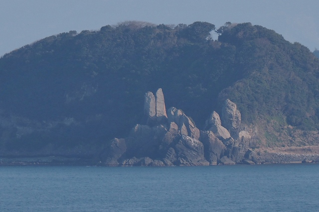 七ツ釜から見た立神岩