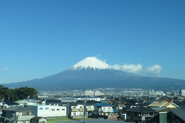 新幹線の車窓からの富士山