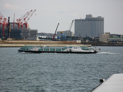 水上バス　「ヒミコ」