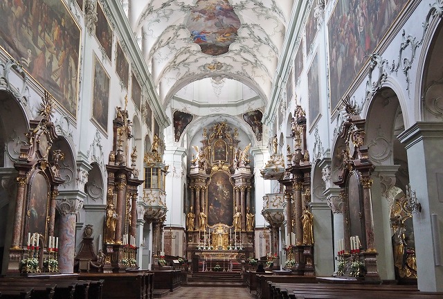 ザンクト・ペーター教会内部