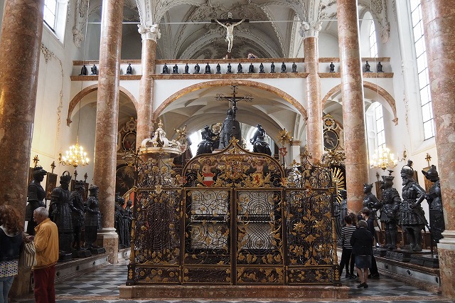 宮廷協会の墓石