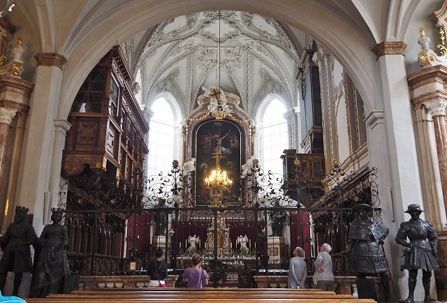 宮廷協会の祭壇