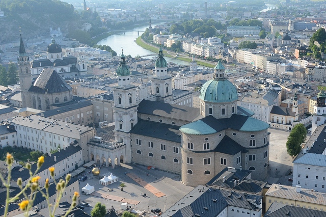ホーエンザルツブルク城塞の上から眺めた大聖堂