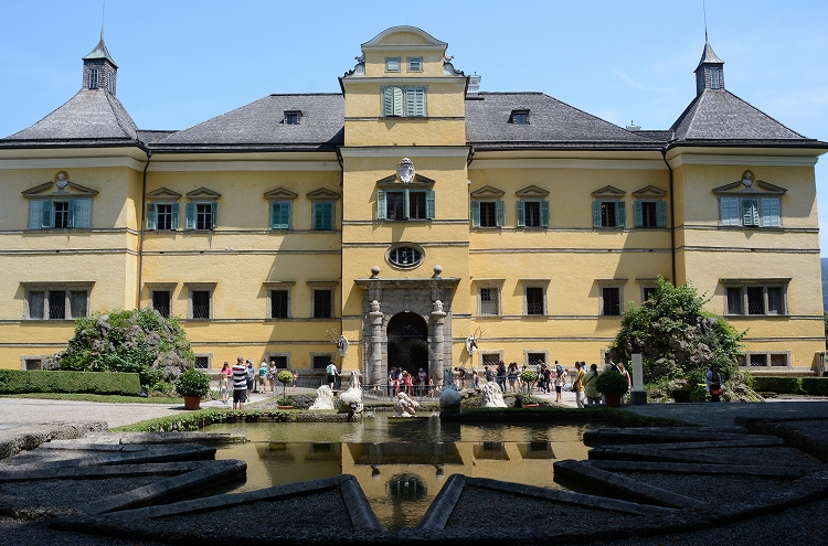 ヘルブルン宮殿　水の庭園　星の池と宮殿