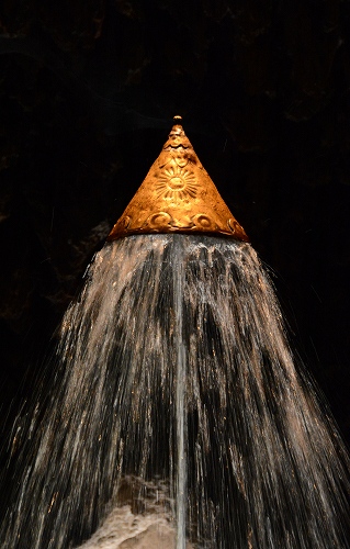 ヘルブルン宮殿　水の庭園　王冠の洞窟