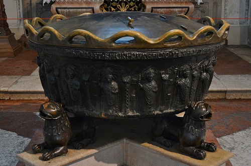 ザルツブルク大聖堂 モーツァルトの洗礼盤