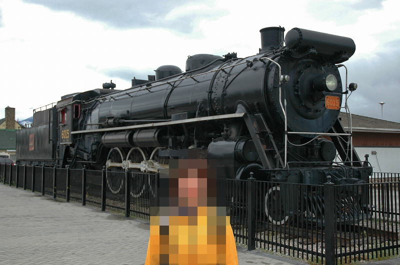 ジャスパー駅前の蒸気機関車