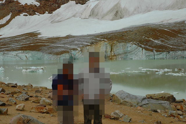 エディス・キャベル山の氷河湖２