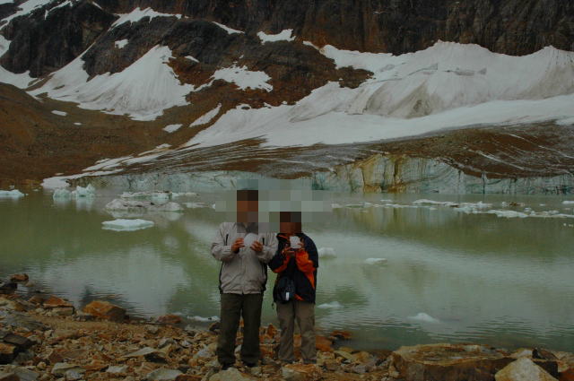 エディス・キャベル山の氷河湖６