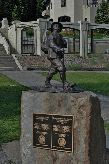 スイス人山岳ガイドの銅像