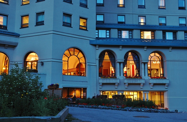 外側からのレストラン２