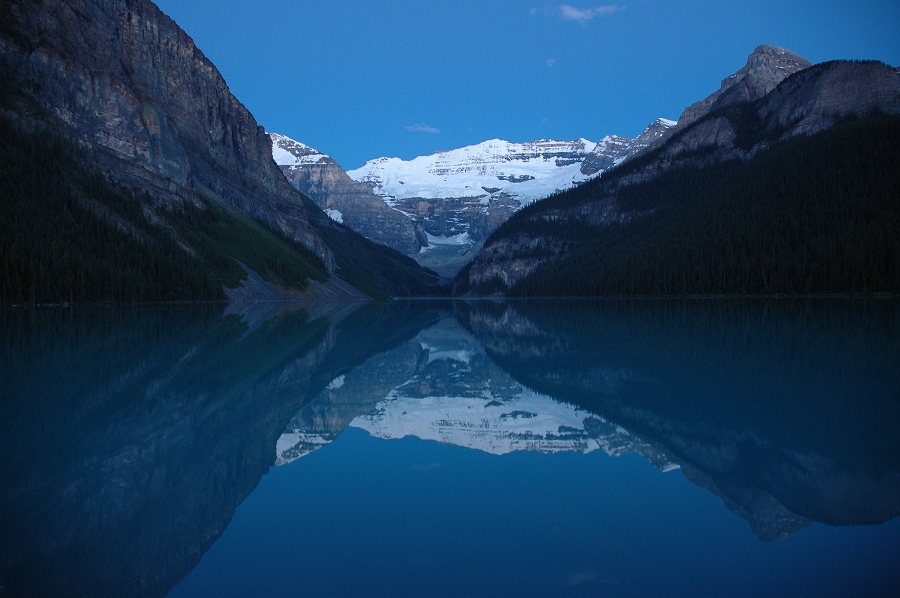 レイク・ルイーズの夜明け1