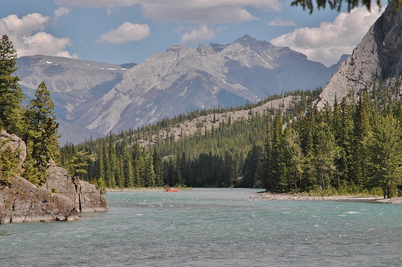 ボー川のラフテイングのボート