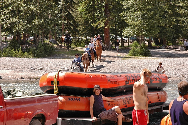 ラフィティング出発地点ボート