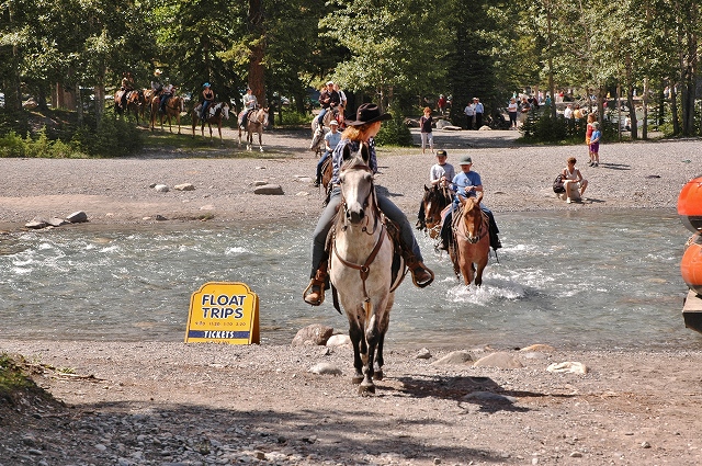 バンフ乗馬ツァー