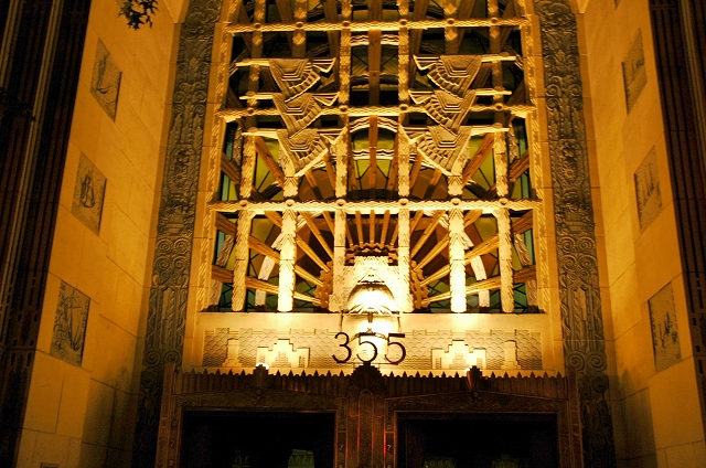 夜のマリン・ビルディング