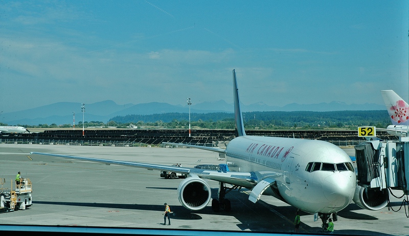 エアカナダ０３５便