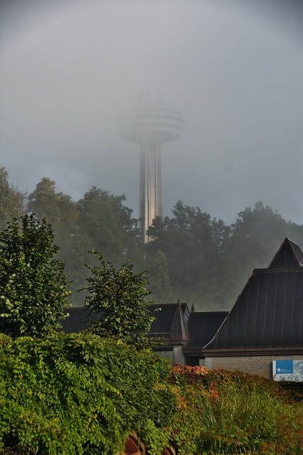 スカイロン・タワーは雲の中