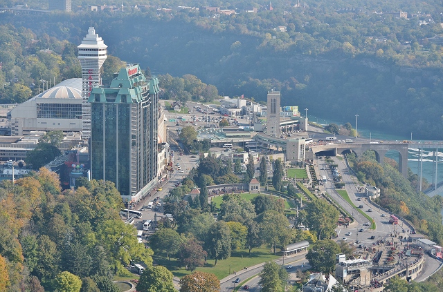 シェラトン・オン・ザ・フォールズ周辺