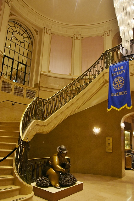 フェアモント・ル・シャトー・フロントナック階段