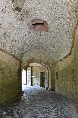 ノイトーア門のトンネル