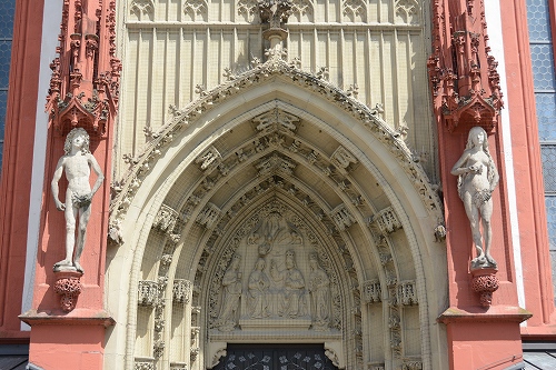 リーメンシュナイダーのアダムとイブの彫像（レプリカ）