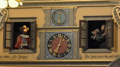 ミニチュア版のマイスタートルンクの仕掛け時計