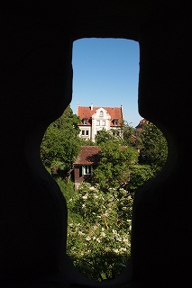 市壁の小窓