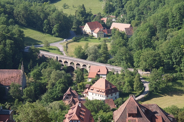 市庁舎の塔から見た二重橋とコーポルツェラー教会