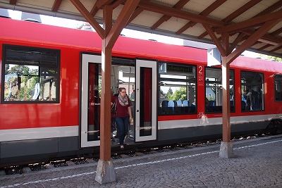 Regionalbahn (RB)は各駅停車