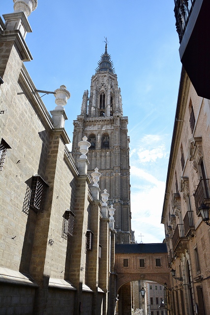 修道院の回廊と鐘楼