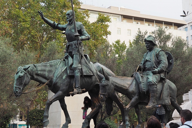 スペイン広場　ドン・キホーテと従者サンチョ・パンサの銅像
