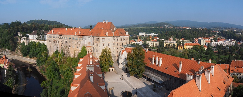 チェスキー・クルムロフ城　塔からの第二の中庭