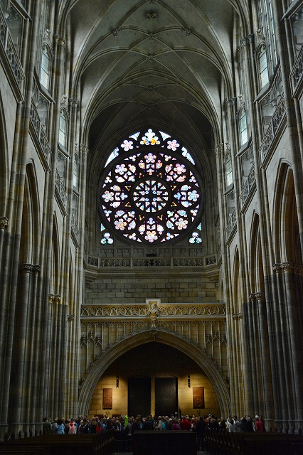 聖ヴィート大聖堂　バラ窓のステンドグラス