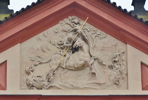 聖イジー教会　龍を退治する聖ゲオルギウスの姿のレリーフ